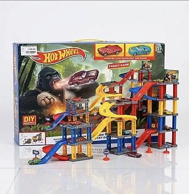 Игровой набор Hot Wheels «Многоуровневая парковка с трассами» -