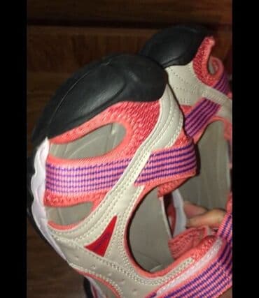 где можно продать старые вещи в бишкеке: В связи с отъездом продаётся НОВАЯ и ПОЧТИ НОВАЯ обувь (всего 1 раз — 19