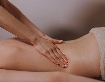 массаж только на выезд: Требуется массажистка в Салон красоты район Ош базар 50/50 расходники — 1