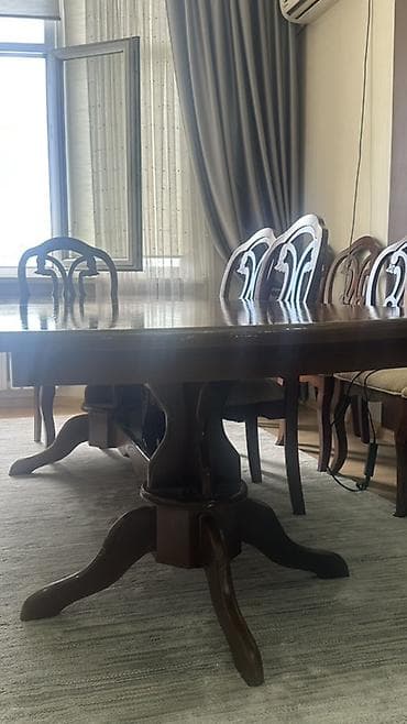 small table: Продается большой, прочный стол вместе со стульями, из натурального — 3