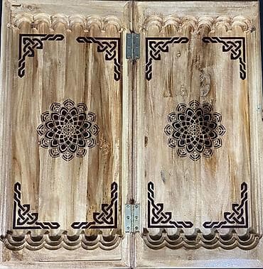 2 в одном: НАРДЫ ШАХМАТЫ ДВА В ОДНОМ. НАРДЫ., ВСЁ В КОМПЛЕКТЕ ИДЁТ ФИШКИ ФИГУРКИ — 4