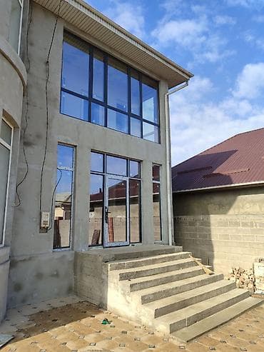 one plus 5: Панорамное остекление фасада с входной группой - Современная — 1