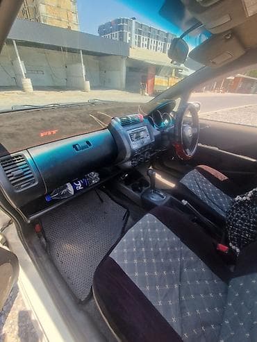 Продажа авто: Honda Fit: 2004 г., 1.3 л, Вариатор, Бензин — 5