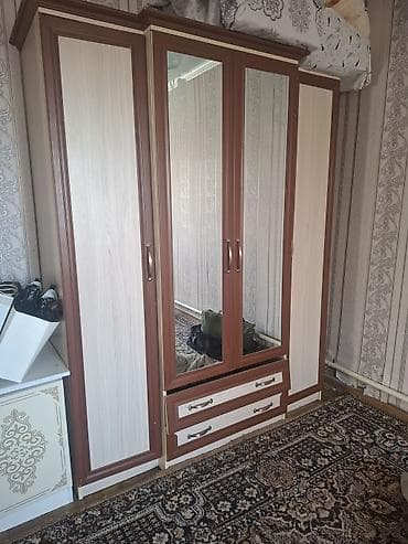 Спальные гарнитуры: Спальный гарнитур в классическом стиле (цвет: сочетание светлого — 1