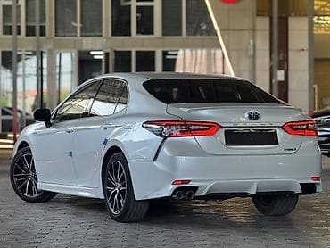 cvt: Toyota Camry: 2021 г., Автомат, Гибрид, Седан — 5