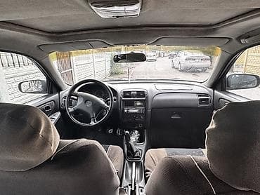 Унаа сатуу: Mazda 626: 1997 г., 1.8 л, Кол менен иштөөчү, Бензин, Хетчбек — 4