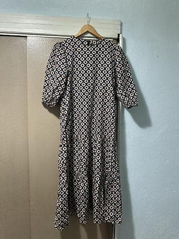 Платье миди с принтом - Свободный А-силуэт с ярусной (многоярусной) — 1