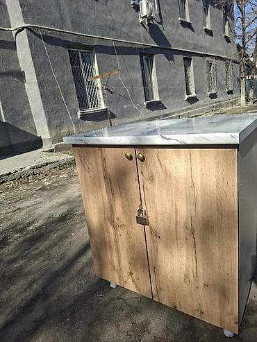 Офисная мебель: Продаю тумбы (Шкафы) Высота 1 метр ширина 90 см глубина 40 см Район — 1