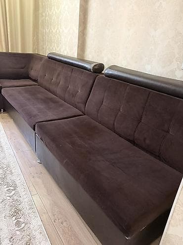 Мебель: Продается угловой диван. Размер 3,5 × 1,5 м. Раскладной, удобный, в — 2