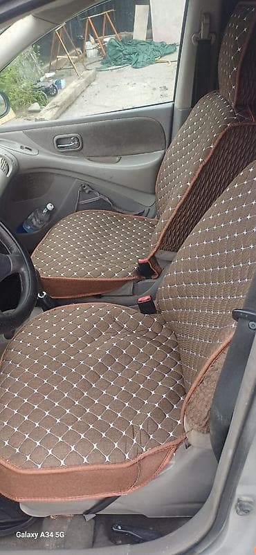 Nissan Almera Tino: 2001 г., 1.8 л, Механика, Бензин, Хэтчбэк — 7