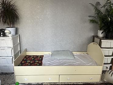 90: Детская односпальная кровать, Б/у, Для девочки, Для мальчика, С бортиком, МДФ — 1