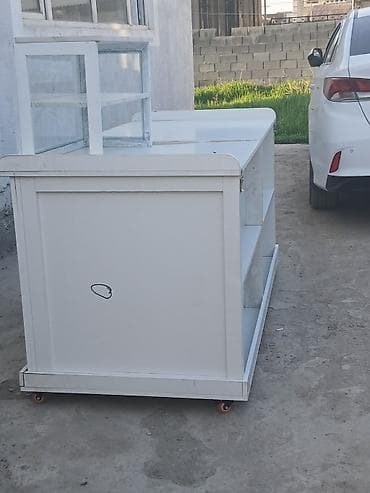 Соода жабдуулары: Торговая стойка/прилавок на колесах - Материал: ЛДСП/МДФ, белый цвет — 1