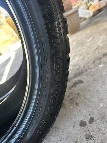 есть трещина: Шины 255 / 40 / R 19, Зима, Б/у, Пара, Hankook — 4