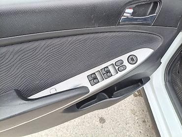 салярис машина: Hyundai Solaris: 2011 г., 1.6 л, Автомат, Бензин, Седан — 3