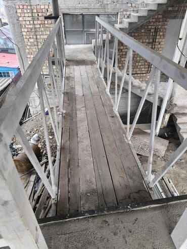 сдаю комнату в общежитии: Сдаю большое помещение по первой линии 2 этажа по 200 квадратов это — 9