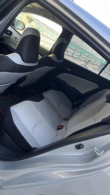 акрапович цена: Toyota Prius: 2017 г., Гибрид, Хэтчбэк — 6