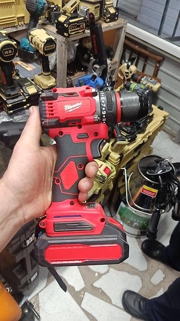 Аккумуляторная ударная дрель-шуруповерт Milwaukee (корпус +