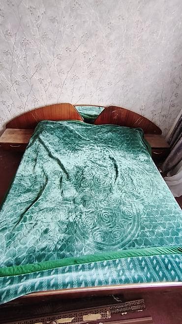 корал: Отдам даром!!!
Состав: спальный/кухонный гарнитур, чугунная ванна — 1