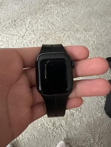 Apple Watch: Смарт-часы Apple в черном цвете с прямоугольным дисплеем и черным — 3