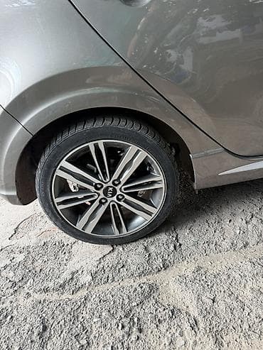 Литой диск KIA с шиной

Продаю или меняю на 14R
Цена 20000