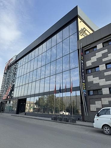 помешения сдаю: Продаю 5 бутиков в собственность, в ТЦ "Стройпарк" на первой линии по — 7