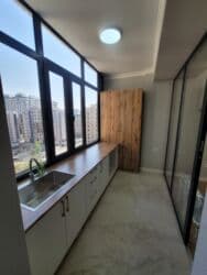 срочно продаётся 1 комнатная квартира в районе ошского рынка по улице кенсуйская: 1 комната, 50 м², Индивидуалка, 10 этаж, Евроремонт — 1