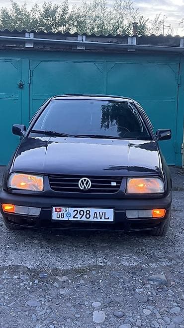 mazda 121: Volkswagen Vento: 1993 г., 1.8 л, Механика, Седан — 4