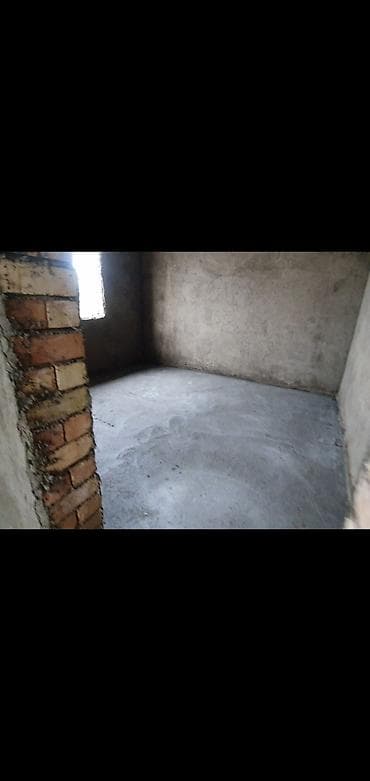 дом с участком: Жалалабад . Ынтымактан 4 комната жер уй сатылат. документер баары — 5