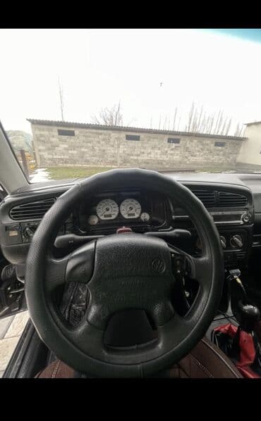 nisan note: Volkswagen Vento: 1993 г., Седан — 7