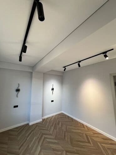 Реклама, печать: Студия с современной отделкой и встроенной кухней - Планировка — 1