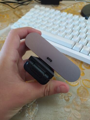 переходник для микрофона: Веб-камера Logitech черного цвета с матовым покрытием, оснащенная — 3