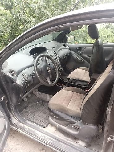 адисей газ: Toyota Yaris: 2000 г., Механика, Бензин, Хэтчбэк — 4