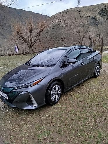 camry 50 xle: Toyota Prius: 2017 г., 1.8 л, Автомат, Гибрид, Хэтчбэк — 1