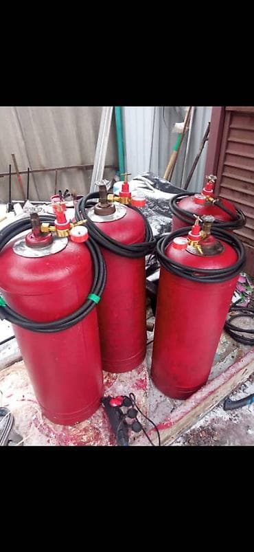 Газовые баллоны с редукторами и шлангами - Тип: стальные красные