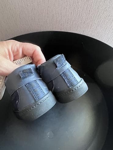ботам: Детские зимние ботинки Clarks, темно‑синие, на меху.э Забирать в 12 — 3