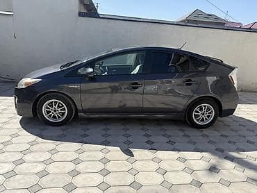 corolla s: Toyota Prius: 2011 г., 1.8 л, Гибрид, Лифтбек — 3