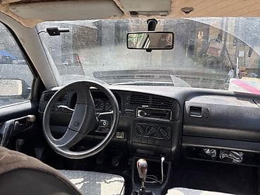 jetta 6: Volkswagen Golf: 1993 г., 1.6 л, Механика, Бензин, Хэтчбэк — 10