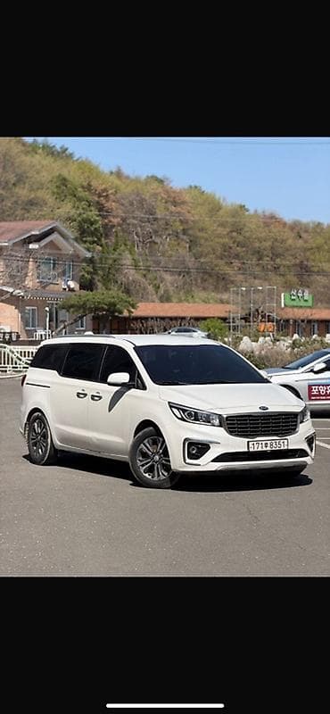 карина е универсал: Kia Carnival: 2019 г., 2.2 л, Минивэн — 1