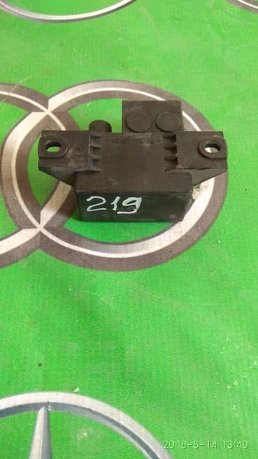 зарядное устройство для автомобильных аккумуляторов: Реле управления аккумулятором под капотом на мерседес W219 — 1