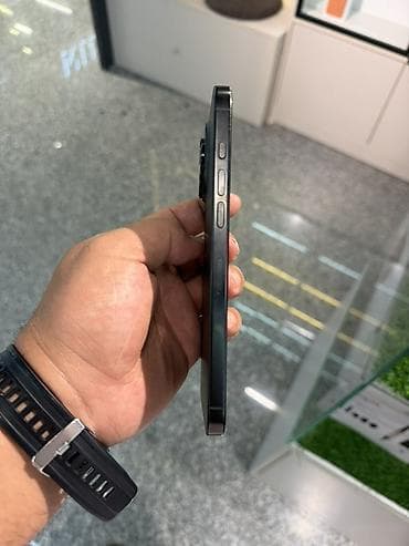 iphone 22: IPhone 15 Pro, Black Titanium — 3