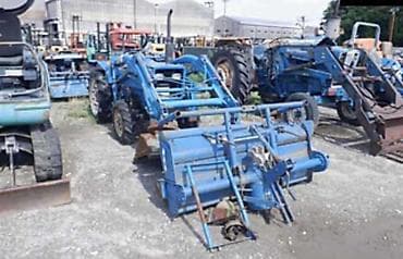 екскаватор мини: Компактный колесный трактор с передним погрузчиком и навесным — 1