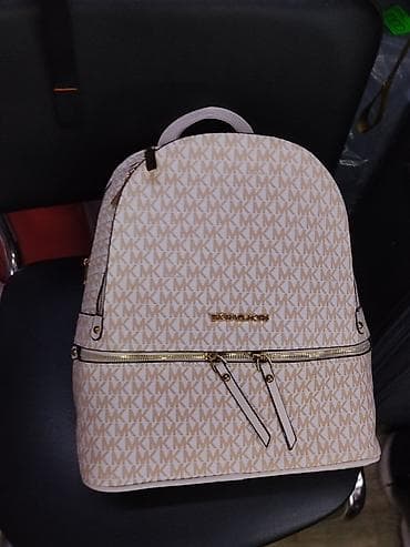 Сумки: Рюкзак Michael Kors с монограммным принтом MK - Компактный городской — 1