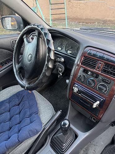 антенна на авто: Toyota Avensis: 1998 г., 2 л, Механика, Дизель, Хэтчбэк — 6