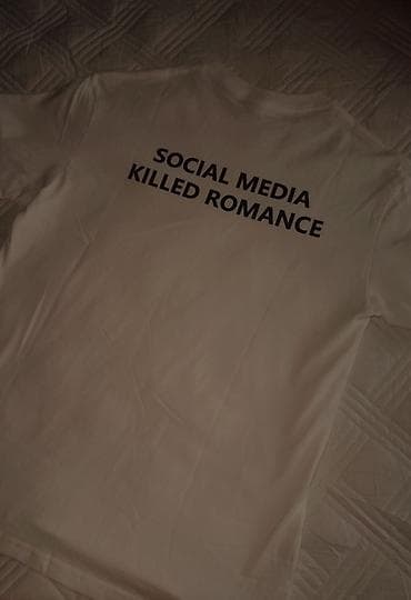 холодок футболки: Футболка с принтом “SOCIAL MEDIA KILLED ROMANCE” - Цвет: белый - — 4