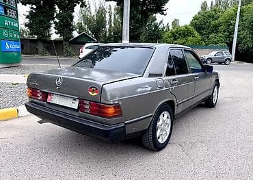 190: Mercedes-Benz 190: 1991 г., 2 л, Механика, Бензин, Седан — 6