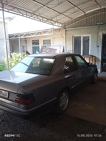 Mercedes-Benz W124: 1989 г., Седан — 2