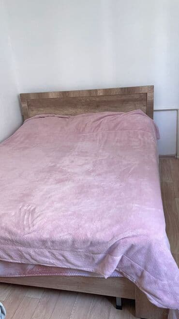 спальни кровати цена: Двуспальная кровать, Б/у, С матрасом, длина - 2 см — 1