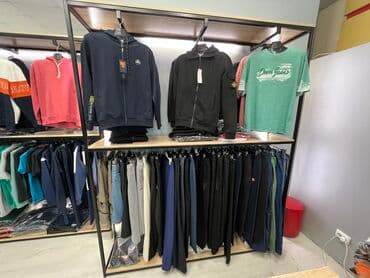 оборудование в бутик: Кронштейны Стеллажи Стойки Вешала Столы ресепшен Раскладочные — 24