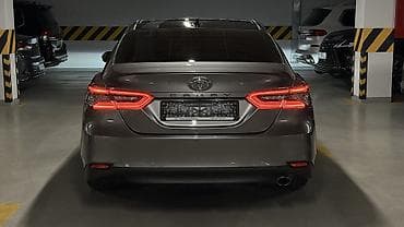 e2 byd: Toyota Camry: 2023 г., 2.5 л, Автомат, Бензин, Седан — 2