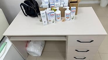 white board: Офисный стол, Нерегулируемый, цвет - Бежевый, Прямоугольный, ЛДСП — 1